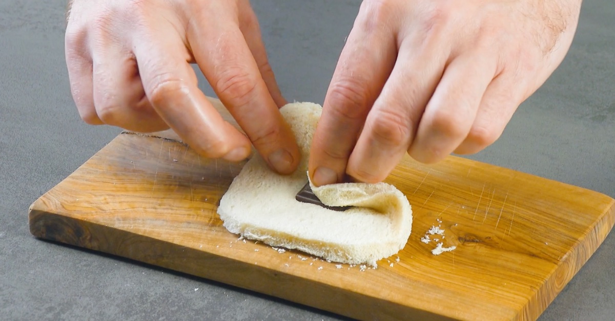 envelopper le chocolat dans du pain de mie