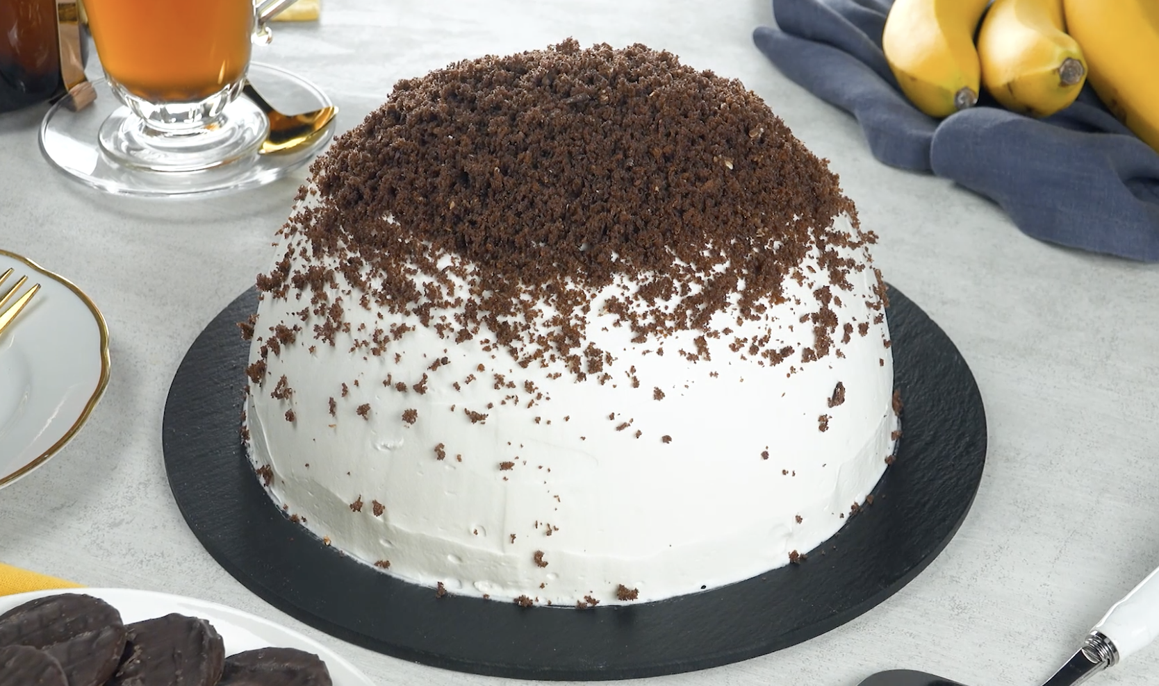 Gâteau taupinière avec cœur au chocolat liquide et bananes