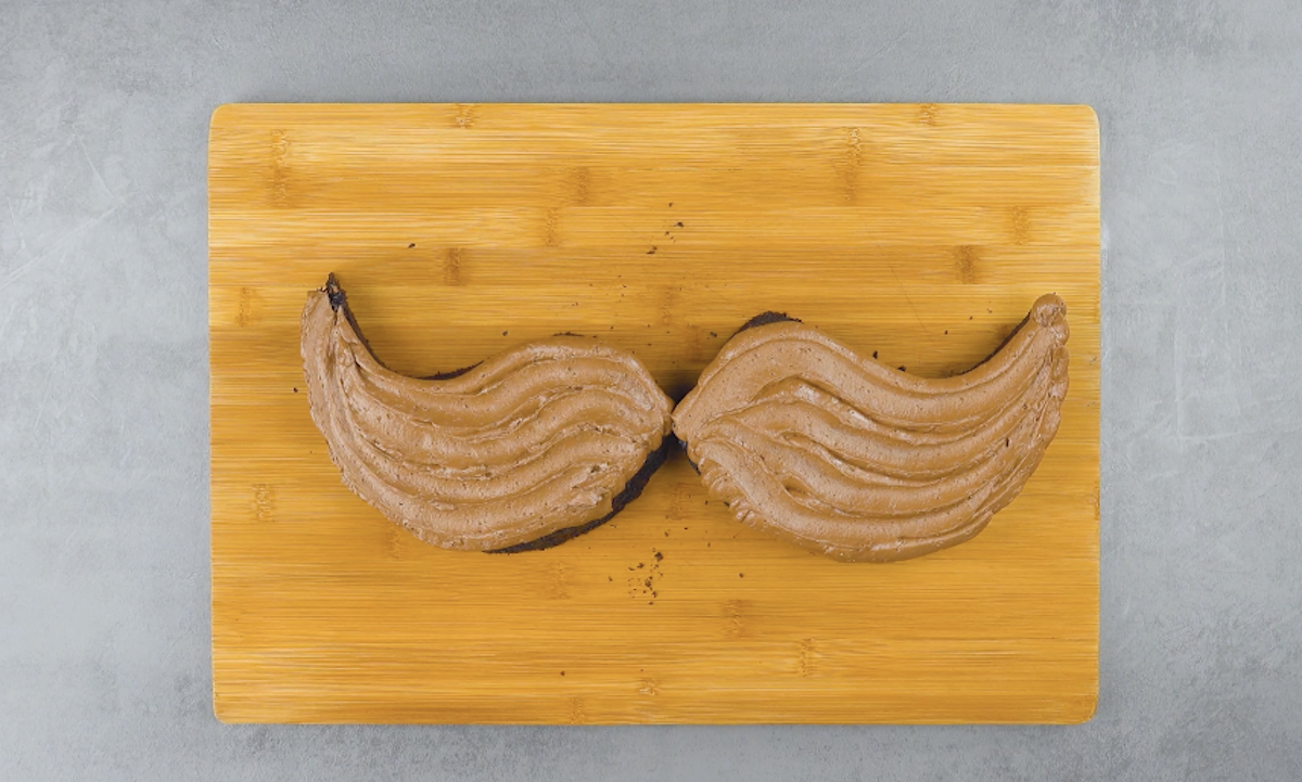 gâteau en forme de moustache