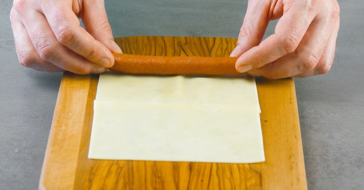 enrouler une saucisse dans les lasagnes